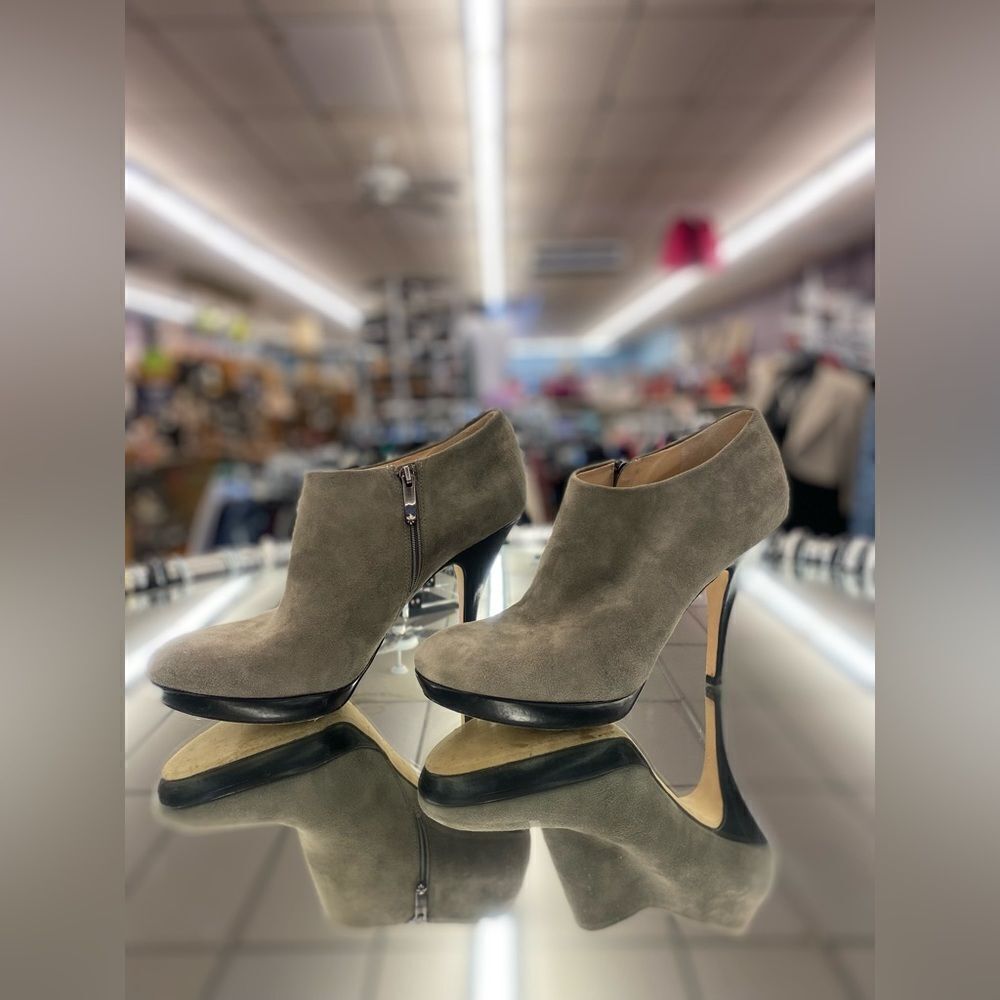 🛍️ Via Spiga Ladies 8.5 Gray 4" Booties Leather/Suede from Italy